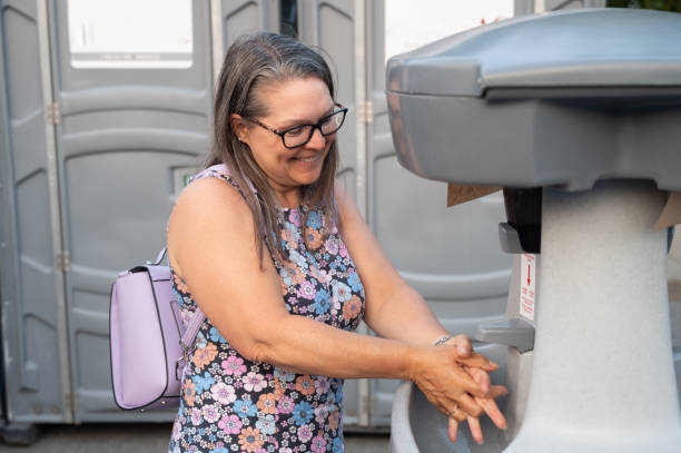 Best Portable restroom trailer rental  in Mount Olive, NC